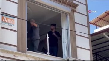 Cenazesi evden asansörle indirilebildi! Sevenleri gözyaşlarıyla uğurladı...
