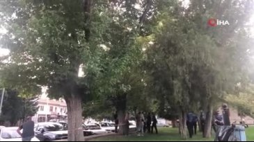 Evlatlarının gözü önünde canına kıymak istedi!