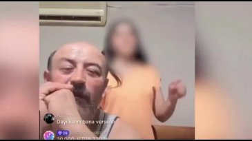 TikTok'ta skandal görüntüler! Para uğruna kızını oynatıyor