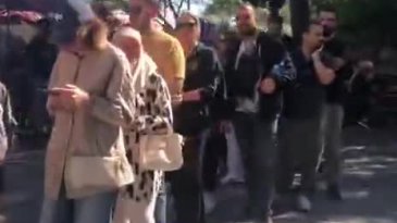 Bursa'da Abdal Meydanı'ndan metroya uzanan izdiham!