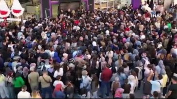 Açılış izdihamı! Polis bile ezilme tehlikesi geçirdi
