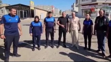 Zabıta müdürü, pazarcı esnafını sıraya dizip azarladı!