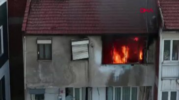 Bursa'da çatı katında alevler yükseldi! Komşusu son anda imdadına yetişti...