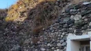 Bursa'da asırlık surların üzerinde yaşıyorlar!