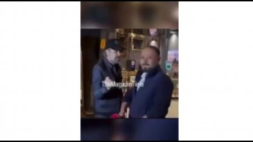 İşte gazetecinin Nejat İşler'e kafa attığı an