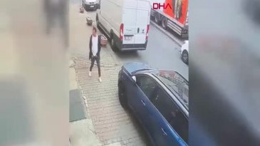 Pes dedirten olay: Aracın üzerine idrarını yaptı o da yetmedi sahibine saldırdı!