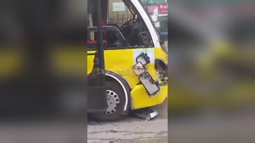 Bursa'da servis aracıyla yolcu minibüsü çarpıştı! Çok sayıda yaralı var