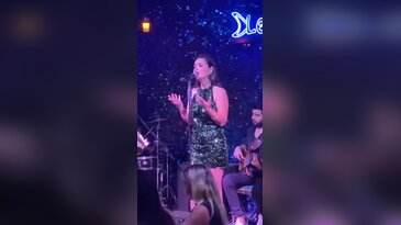 Demet Durmuş'un Bursa'daki sahne performansı müzikseverlerden büyük alkış topladı