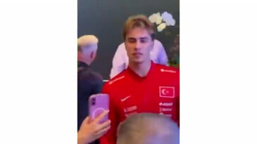 Kenan Yıldız hayranlarıyla fotoğraf çektirdi, herkes aynı detaya takıldı!