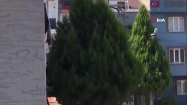 Bursa'da korkutan çatı yangını! Mahalle sokağa döküldü...