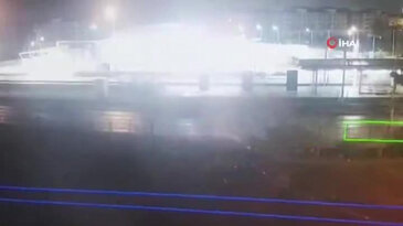 Sıkıştırılan otomobil takla attı: 4 yaralı, sürücü firarda