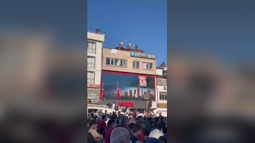 Bursa'da meydanlara sığmadılar, gökyüzüne tırmandılar!