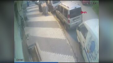 Çocuk hırsızlar çaldıkları minibüsle İstanbul turu yaptı! Polis havadan takiple yakaladı...