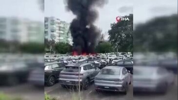 Helikopterler havada çarpıştı, oto galerinin üzerine düştü! Anbean kamerada...