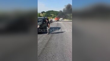 Bursa'da erik yüklü kamyonet alevler içinde kaldı!