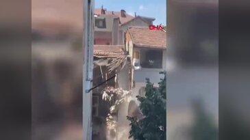 Yıkım sırasında zarar gören binalarda büyük panik! Vatandaşlar tahliye edildi...
