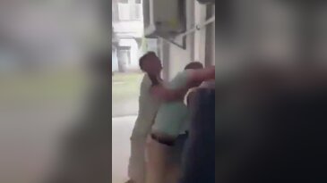 Türk restoran sahibi yaşlı kadını öldüresiye dövdü, ülke ayaklandı!