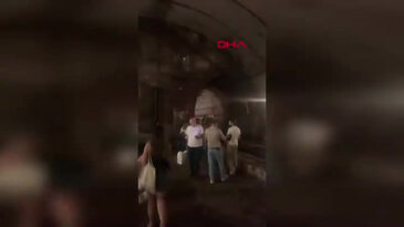 İstanbul'da korku dolu anlar! Metro raydan çıktı, yolcular tahliye edildi...