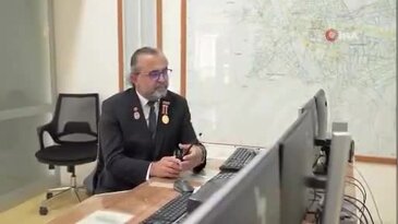 34 yıllık görev sonunda telsizden gelen veda: Gazi polis memuru emekliliğe böyle uğurlandı