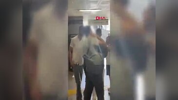 Metrobüs durağında iğrenç olay! Vatandaşlar fark etti, linçten zor kurtuldu...
