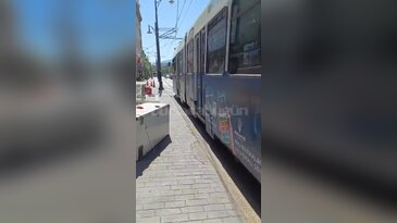 Bursa'da tramvay ile otomobiller burun buruna!