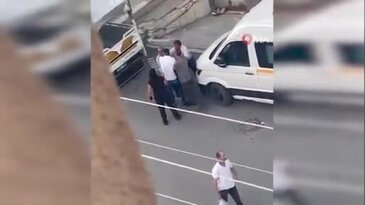 Laf atma kavgasında şarjörü boşalttı! Meydan savaşı gibi kavga kameralarda...