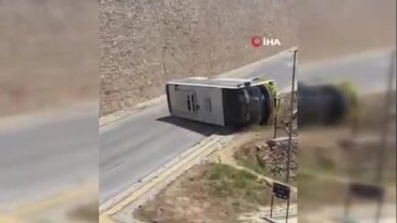 Bursa'da halk otobüsü devrildi!