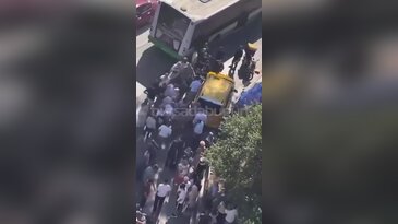 Bursa'da korkunç kaza! Altında kaldığını gören koştu, arabayı havaya kaldırdılar