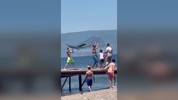 Bursa'nın gözde sahilinde pes dedirten olay! Herkesin gözü önünde söküp götürdüler