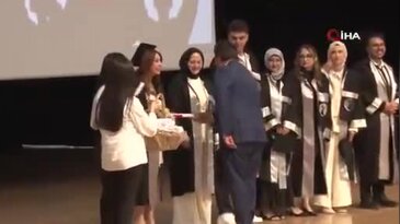 Bursa İl Emniyet Müdürü Gökce, kızına diplomasını elleriyle verdi
