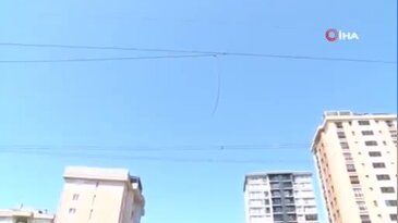 Sıcak havada felakete ramak kaldı! Yüksek gerilim hattı kopunca ölümden döndü...