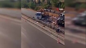 Bursa'da feci ölüm! Etler yola savruldu, kamyon paramparça oldu