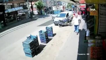 Halk otobüsü tali yoldan çıkan otomobille çarpıştı
