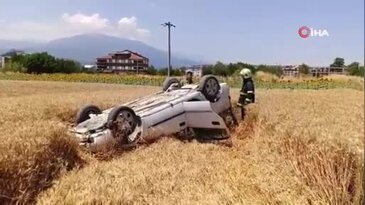 Bursa'da otomobil tarlaya uçtu!