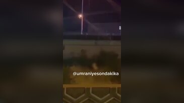 Görüntü Türkiye'den! Kimseye aldırmadan yol kenarında cinsel ilişkiye girdiler