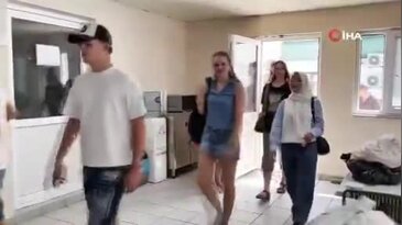 Dünya gençleri Bursa'da içli köfte yapmayı öğrendi