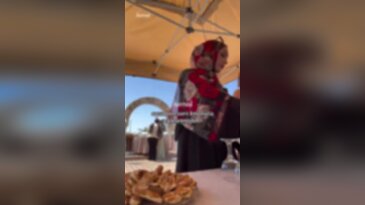 Tesettürlü kadın, içtiği şeyin alkol olduğunu anlayınca şoke oldu