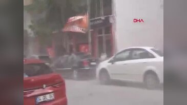 İstanbul'da fırtına hayatı felç etti! Çatılar uçtu, ağaçlar araçların üzerine devrildi