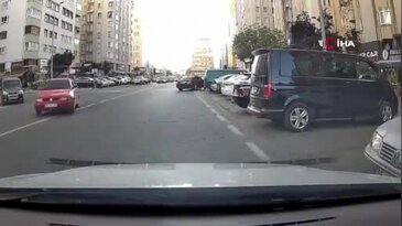 Park yeri savaşını bastonlu yaşlı kadın kazandı! O anlar kamerada...