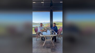 Ünlü sanatçı Hakkı Bulut Gököz Natural Park'ta keyifli gün geçirdi