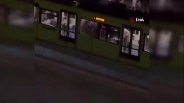 Bursa metrosunda yumruklu kavga! Yolcular panik yaşadı, seferler aksadı...