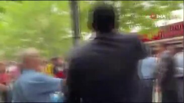 Özgür Özel'in cuma namazı çıkışında tekmeli arbede!