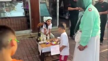 Bursa'da 7,5 yaşındaki Hüma, hayaline ulaşmak için oyuncaklarını satıyor