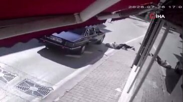 Bursa'da feci kaza! Yolun karşısına koşan yayaya otomobil çarptı