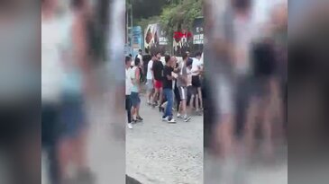 İki grup arasında muharebe çıktı! Polis havaya ateş açmak zorunda kaldı