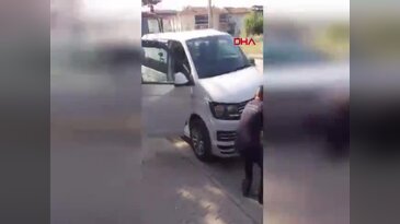 Bursa'da itfaiyenin yılanla imtihanı! Aracın motorundan çıktı...