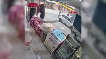 Bursa'da yürekleri ağza getiren anlar! Kargo minibüsünün çarptığı çocuk ağır yaralandı