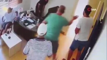 Görüntü maalesef Türkiye'den! Kapıyı açıp peş peşe tetiğe bastı