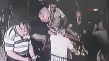 Kıraathanede ölümden döndü, sonra hiçbir şey olmamış gibi yerine oturdu!
