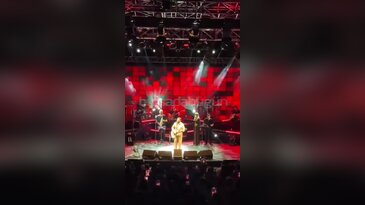 Emre Altuğ, Bursa Festivali'nde sahne aldı